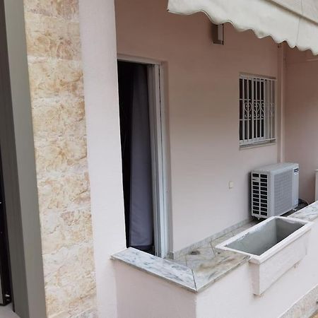 Comfy Apartment With Low Ceiling Attic Athen Eksteriør bilde