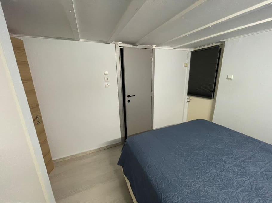 Comfy Apartment With Low Ceiling Attic Athen Eksteriør bilde