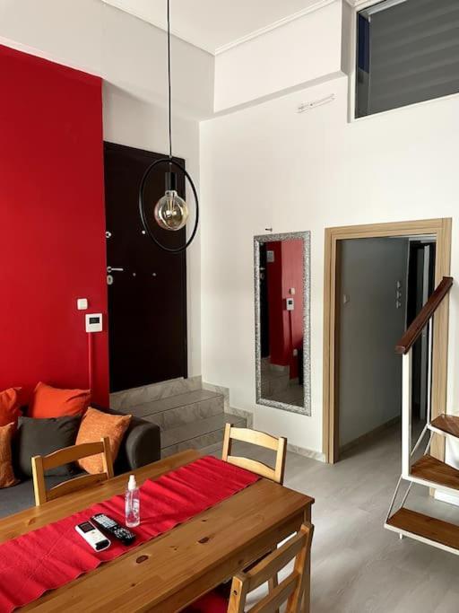 Comfy Apartment With Low Ceiling Attic Athen Eksteriør bilde
