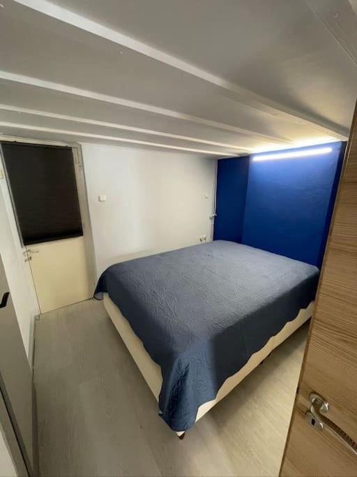 Comfy Apartment With Low Ceiling Attic Athen Eksteriør bilde