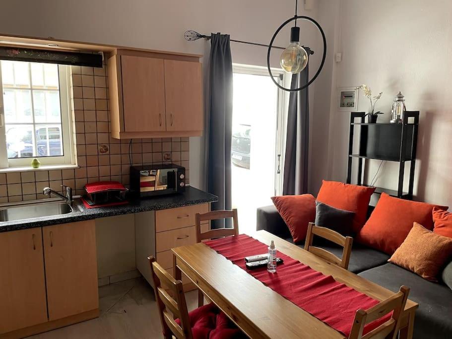 Comfy Apartment With Low Ceiling Attic Athen Eksteriør bilde